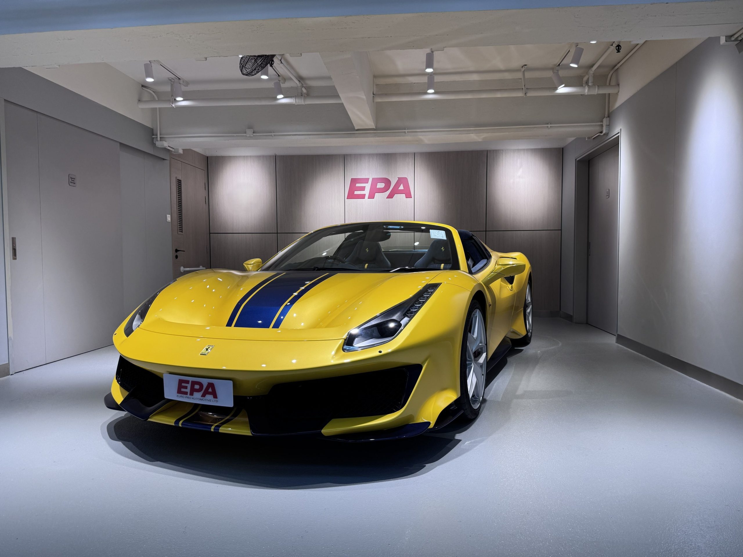 
								Ferrari 488 Pista Spider full									
