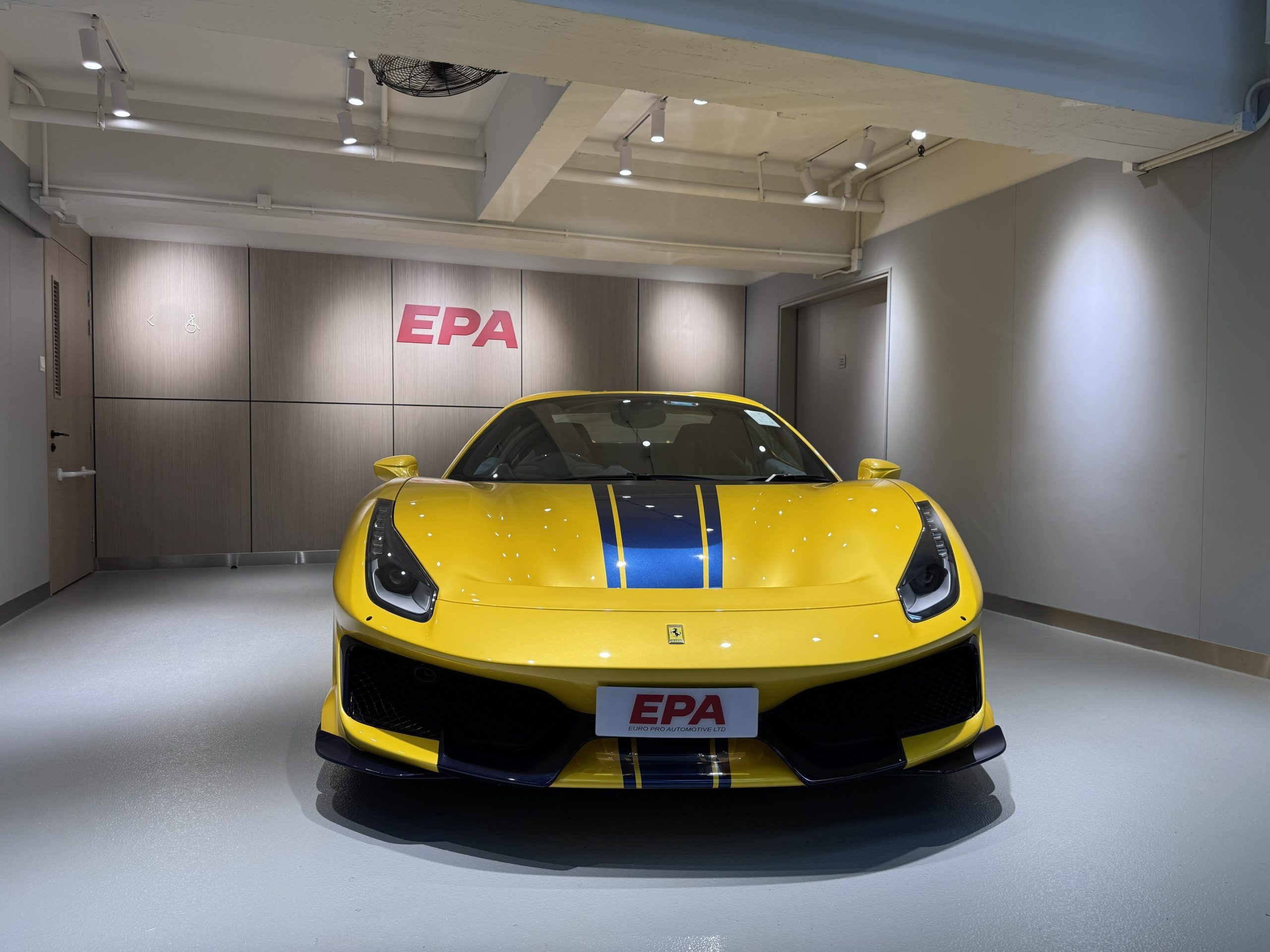 
								Ferrari 488 Pista Spider full									