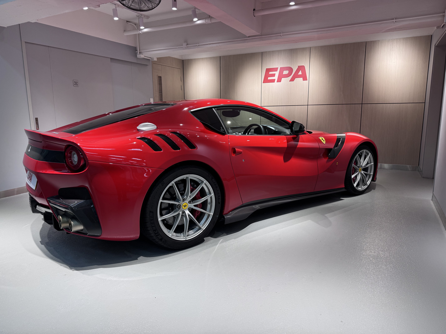 
								Ferrari F12tdf full									