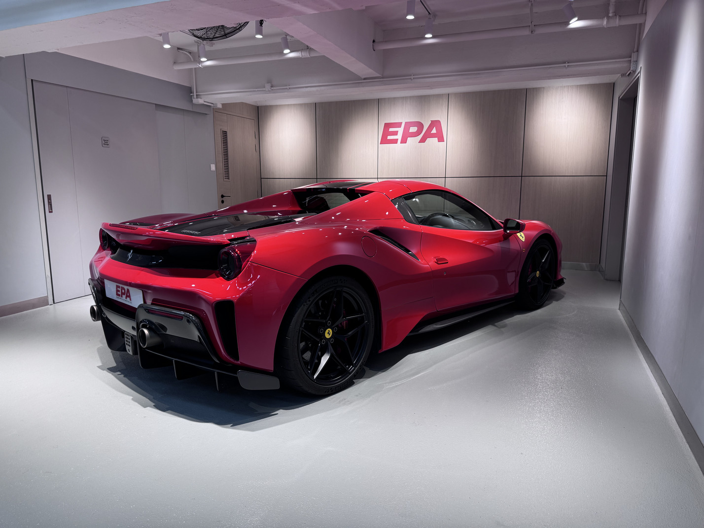 
								Ferrari 488 Pista Spider full									