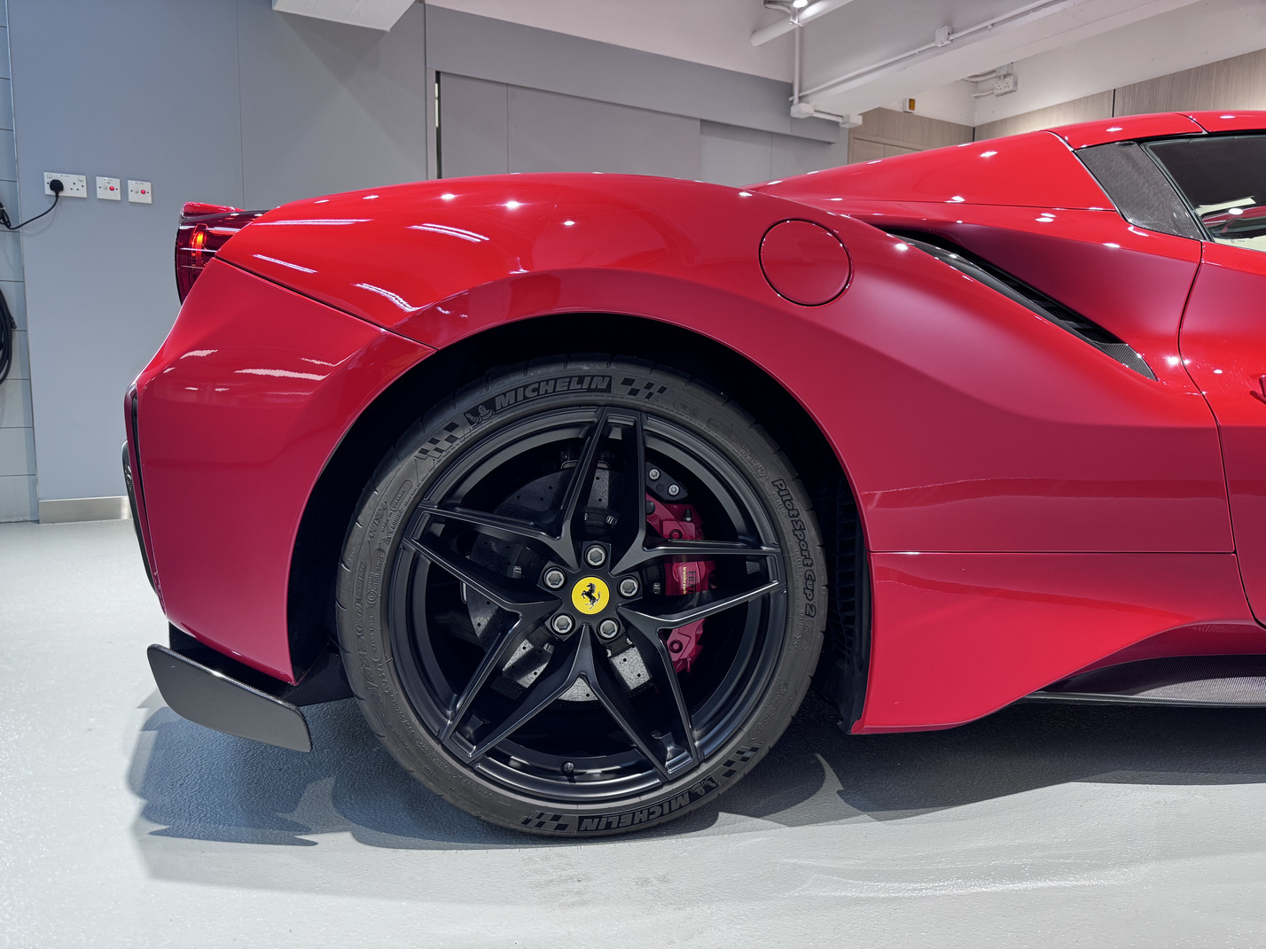 
								Ferrari 488 Pista Spider full									