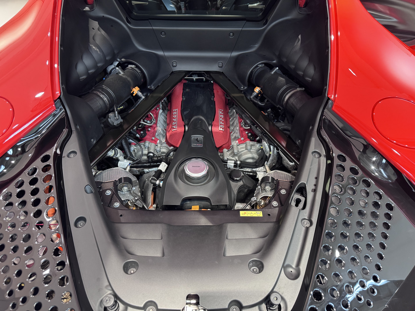 
								Ferrari SF90 Stradale Assetto Fiorano full									