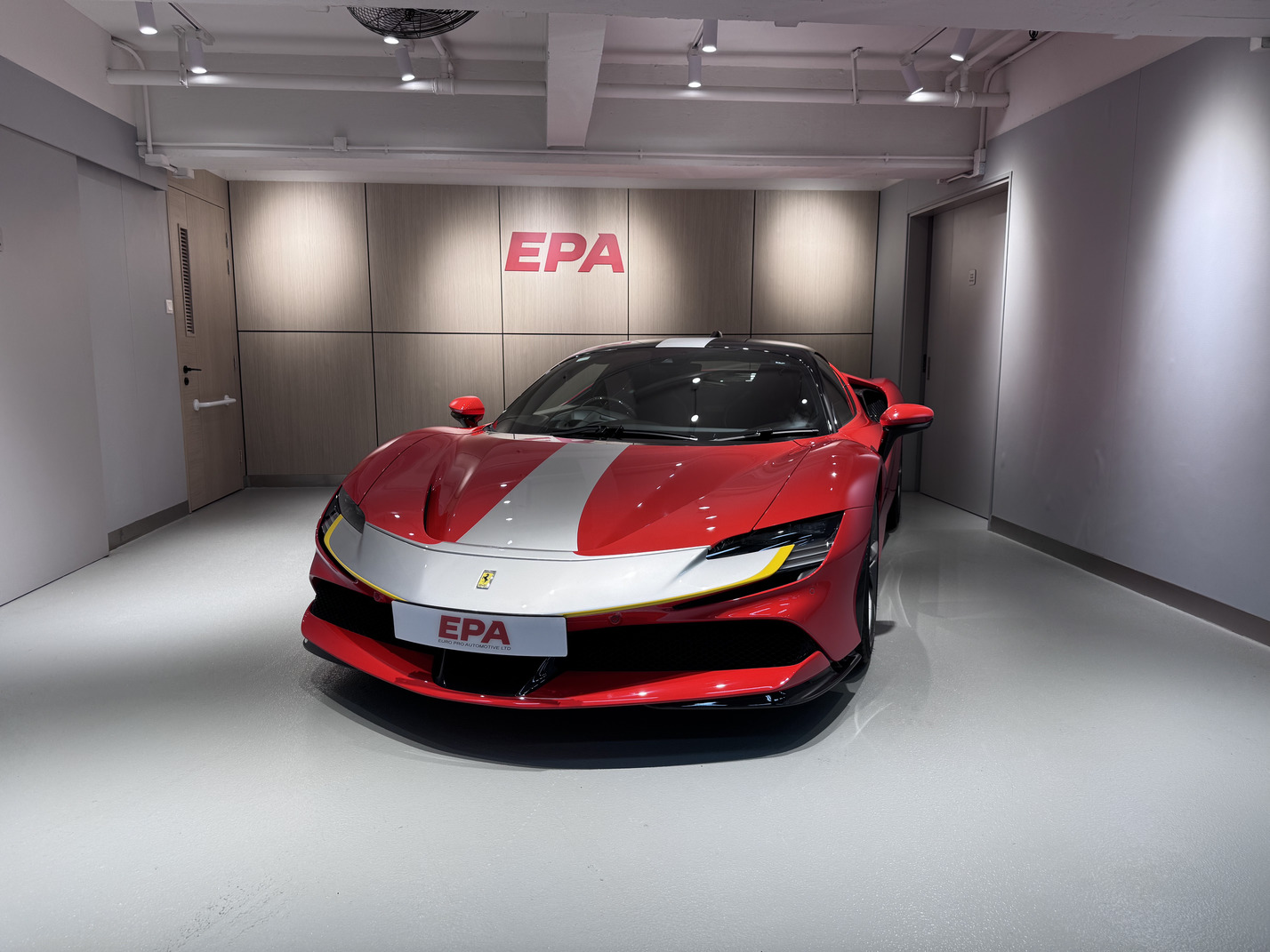 
								Ferrari SF90 Stradale Assetto Fiorano full									