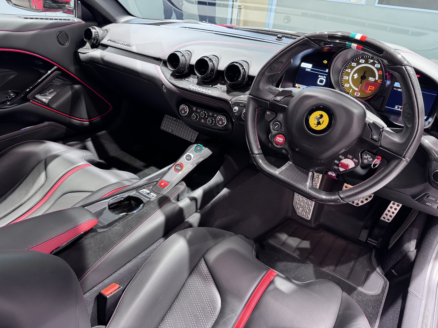 
								Ferrari F12berlinetta full									