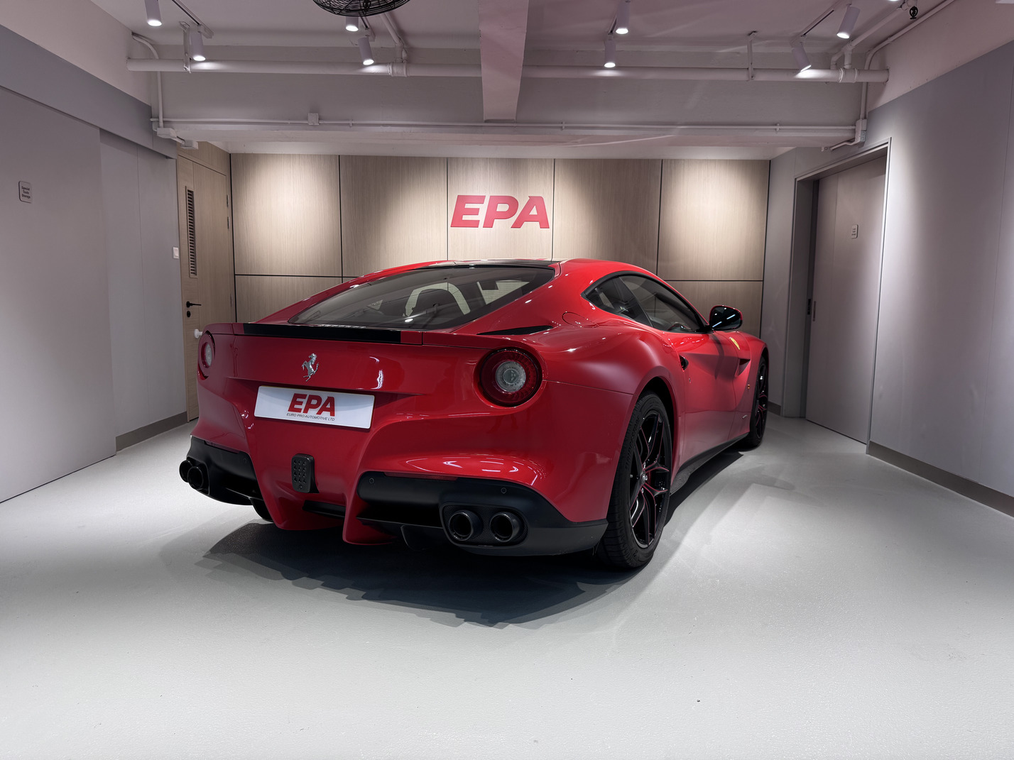 
								Ferrari F12berlinetta full									