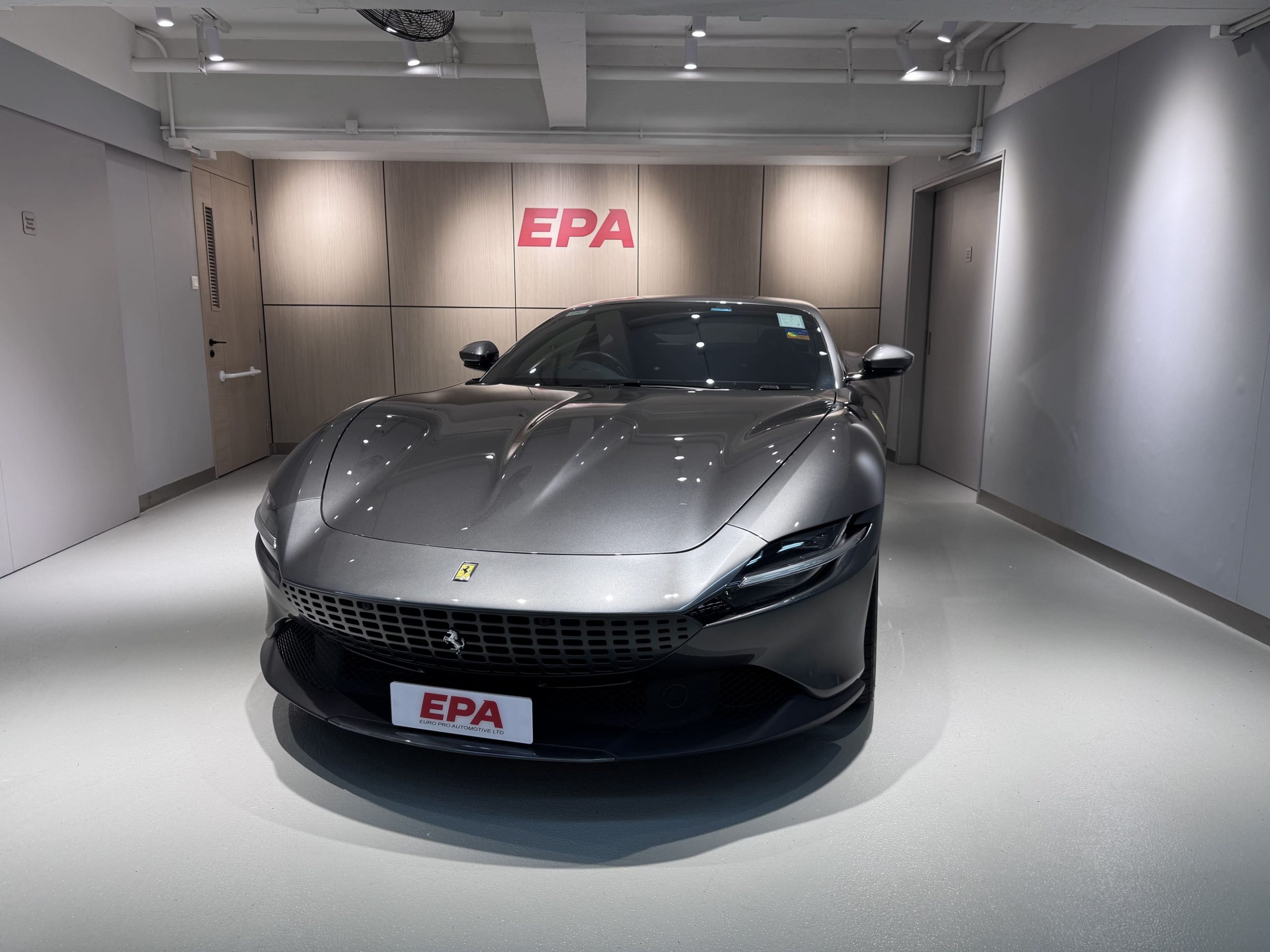 
								Ferrari Roma full									