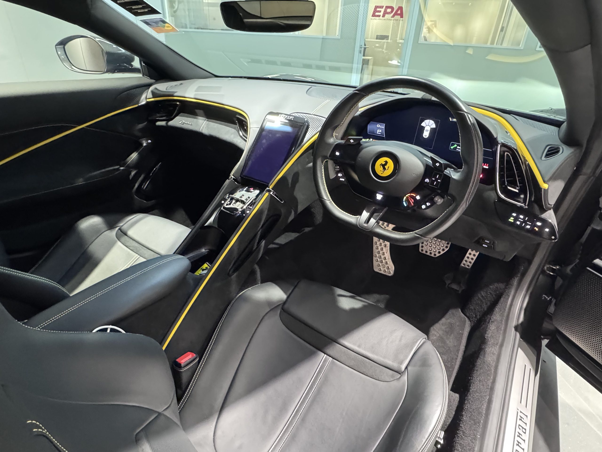
								Ferrari Roma full									