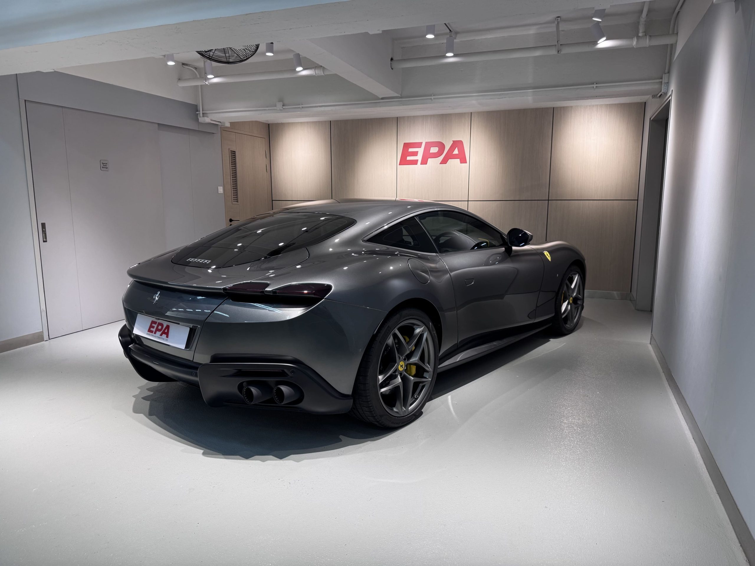 
								Ferrari Roma full									
