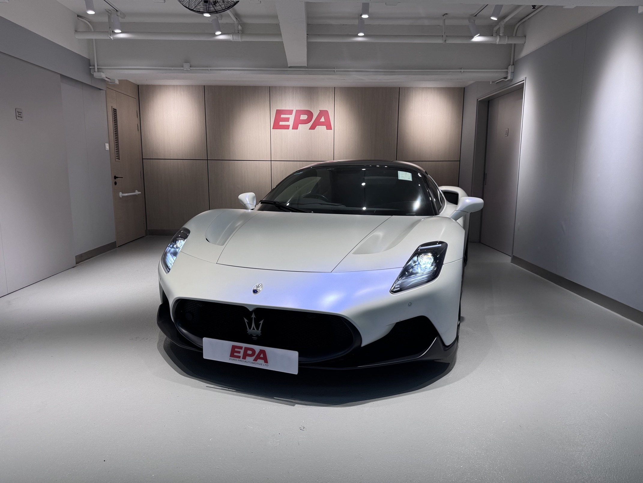 
								Maserati MC20 full									