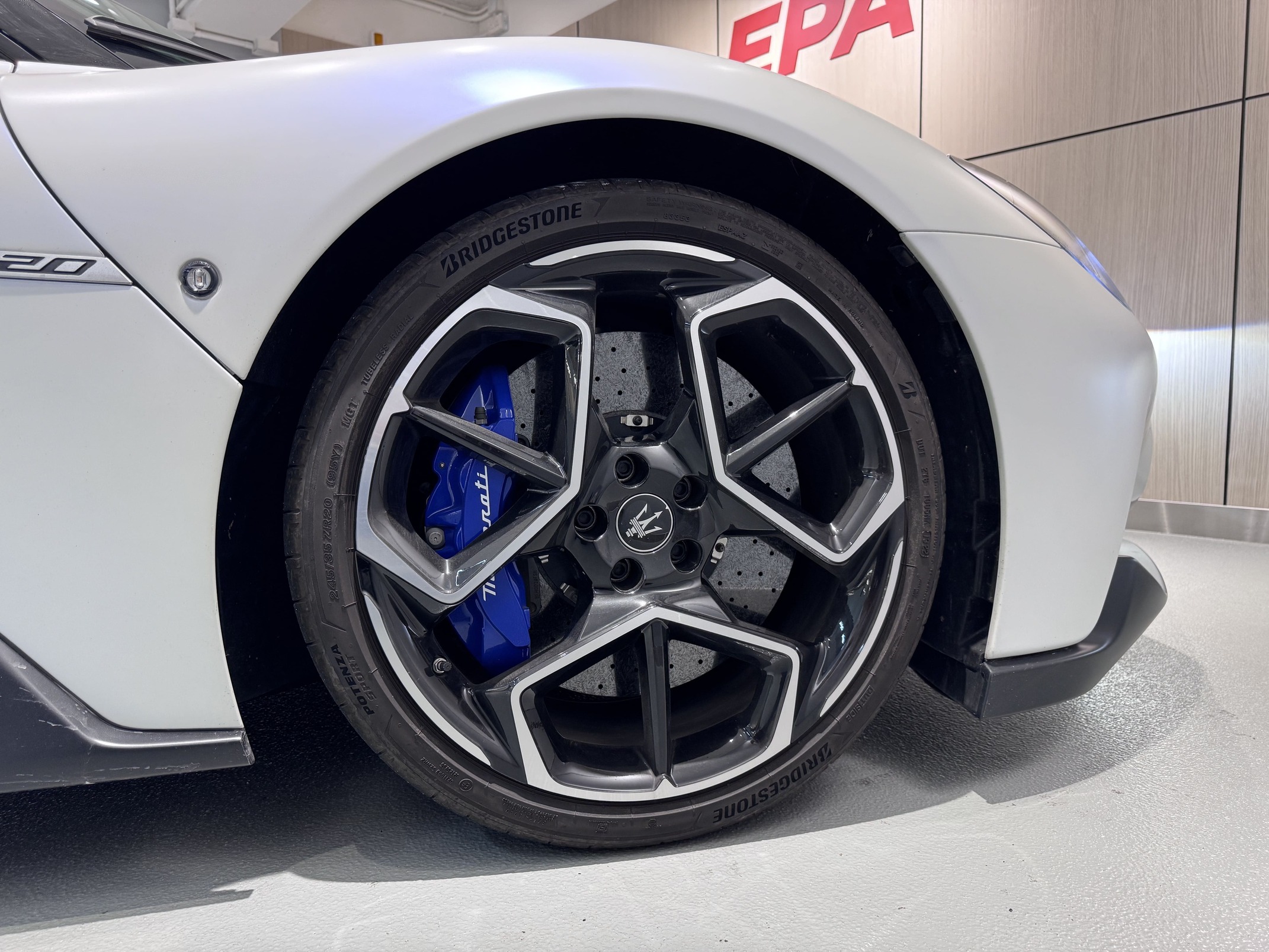 
								Maserati MC20 full									