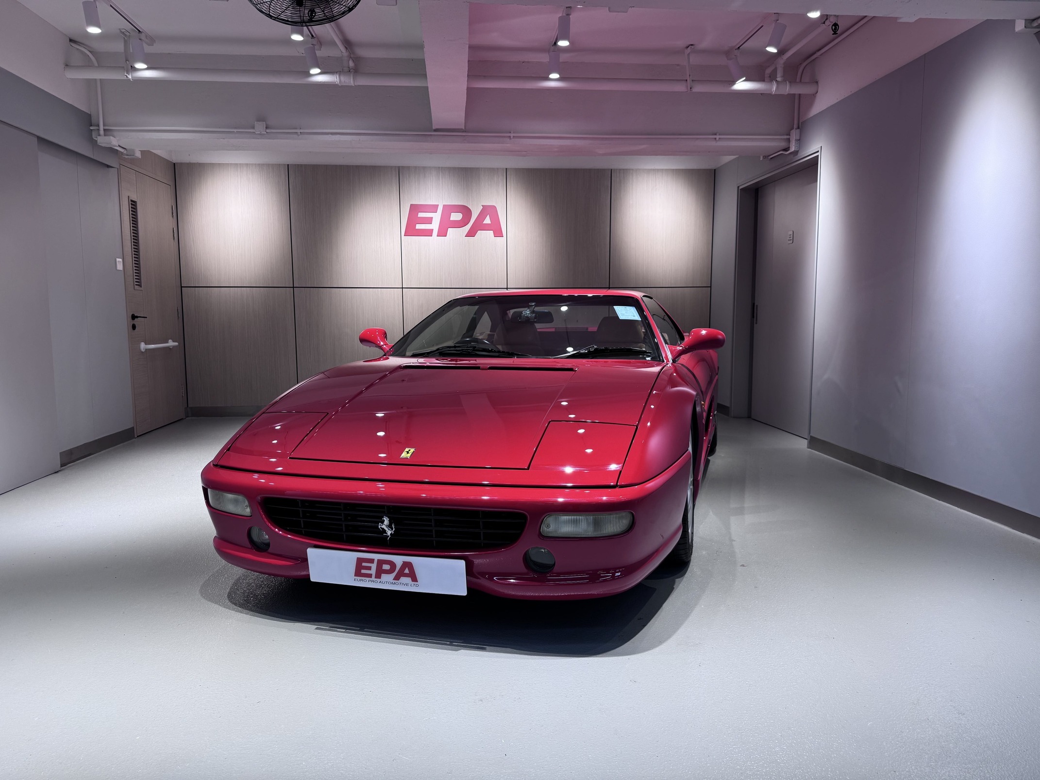 
								Ferrari F355 full									